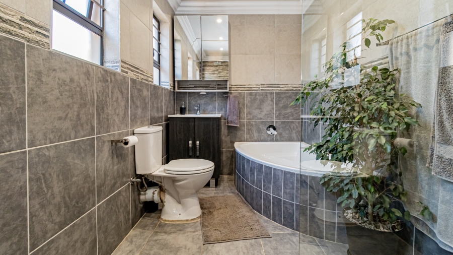 4 Bedroom Property for Sale in Brackenhurst Gauteng