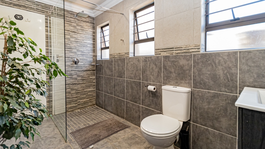 4 Bedroom Property for Sale in Brackenhurst Gauteng