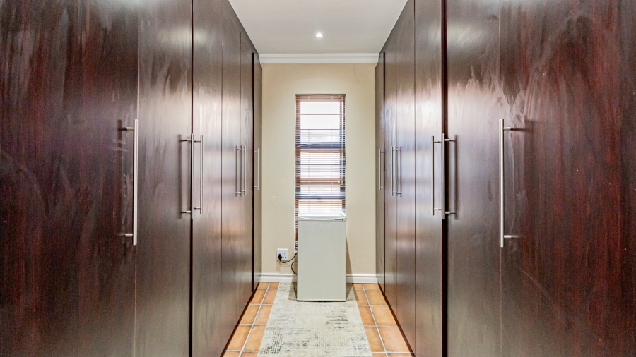 4 Bedroom Property for Sale in Brackenhurst Gauteng