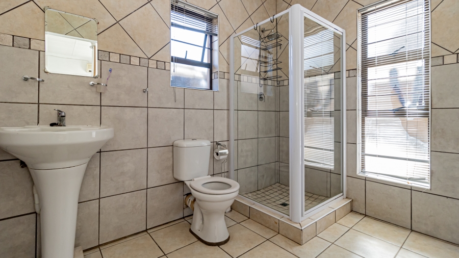 4 Bedroom Property for Sale in Brackenhurst Gauteng