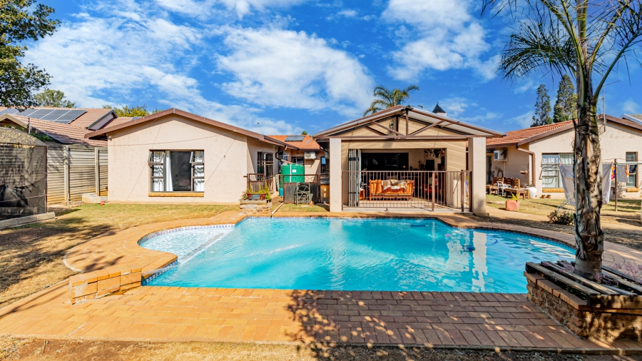 4 Bedroom Property for Sale in Brackenhurst Gauteng