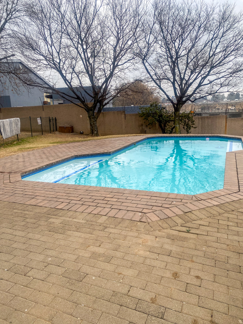 1 Bedroom Property for Sale in Buccleuch Gauteng