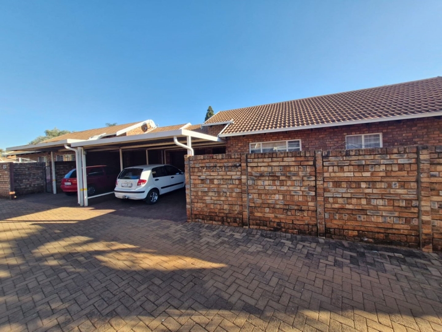 2 Bedroom Property for Sale in Doornpoort Gauteng