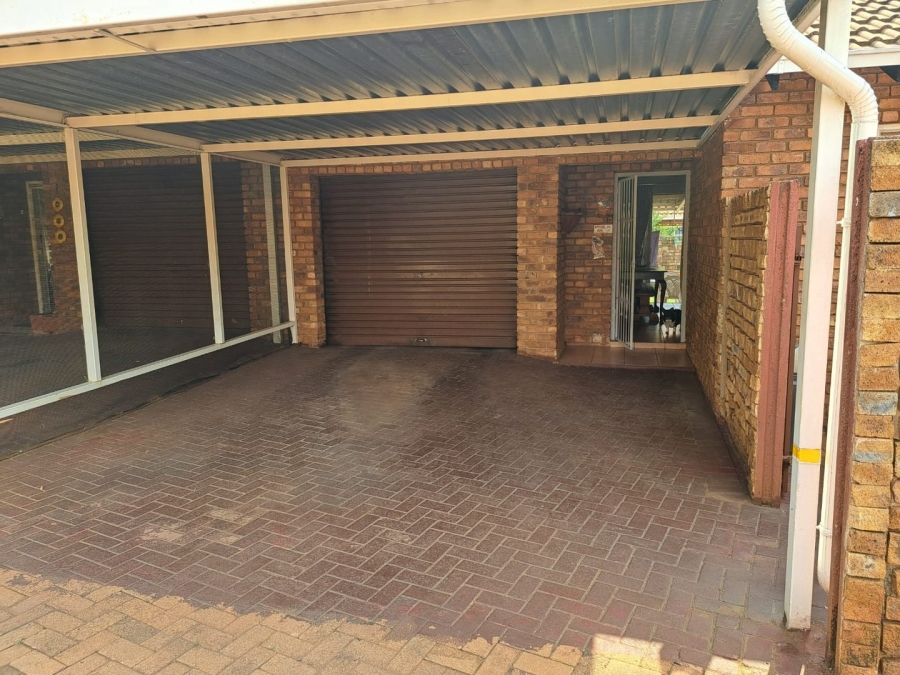 2 Bedroom Property for Sale in Doornpoort Gauteng