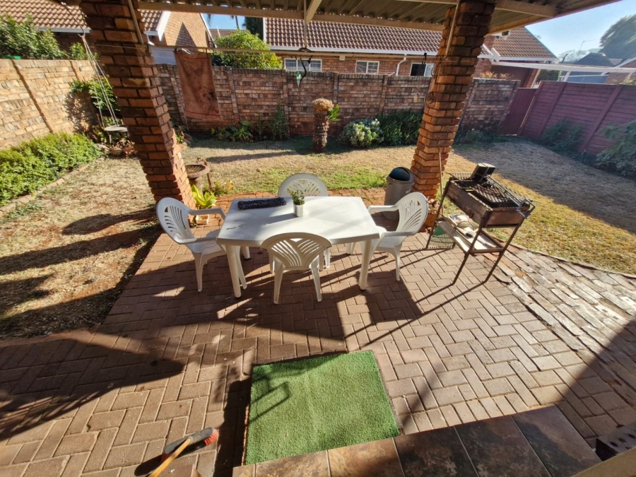 2 Bedroom Property for Sale in Doornpoort Gauteng