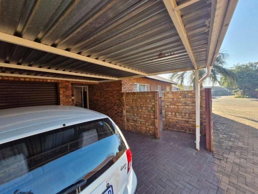 2 Bedroom Property for Sale in Doornpoort Gauteng