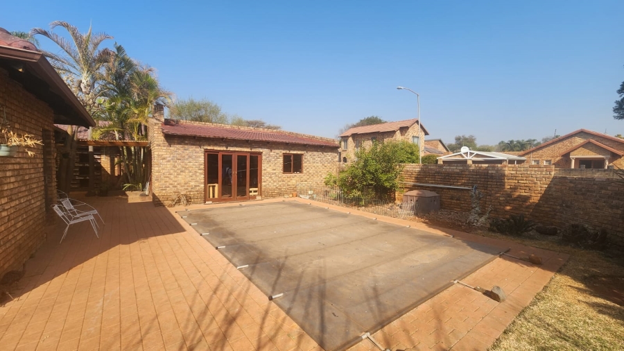 5 Bedroom Property for Sale in Doornpoort Gauteng