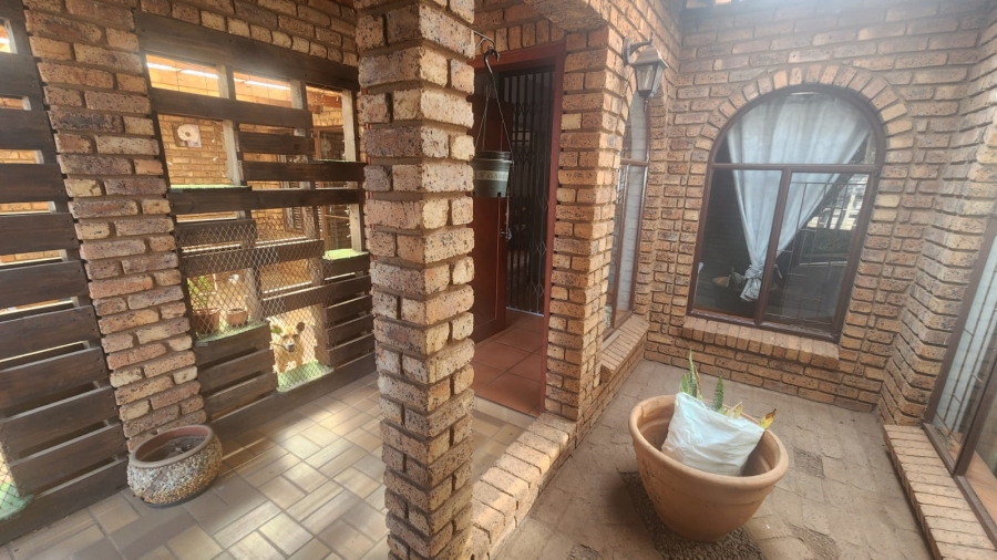 5 Bedroom Property for Sale in Doornpoort Gauteng