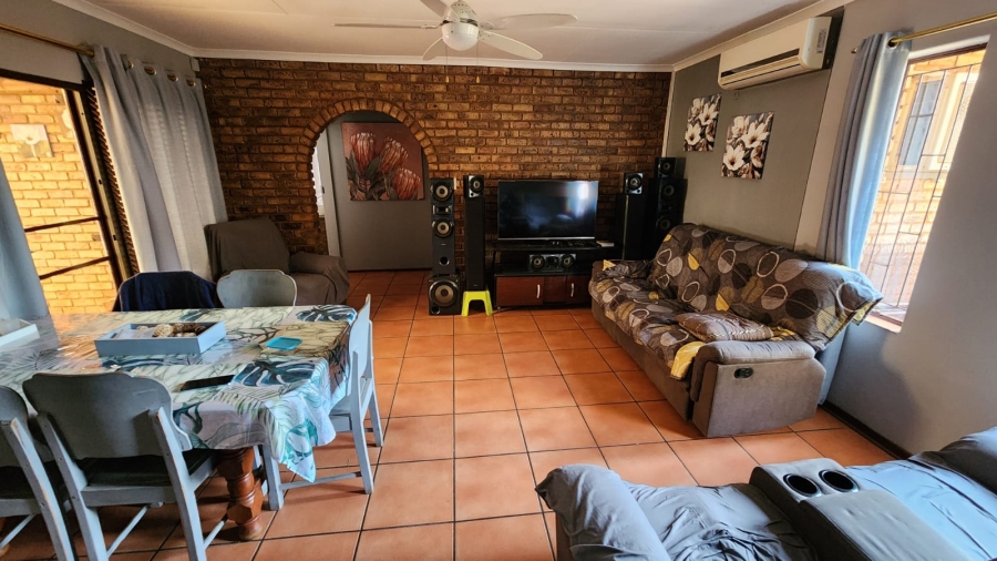 5 Bedroom Property for Sale in Doornpoort Gauteng