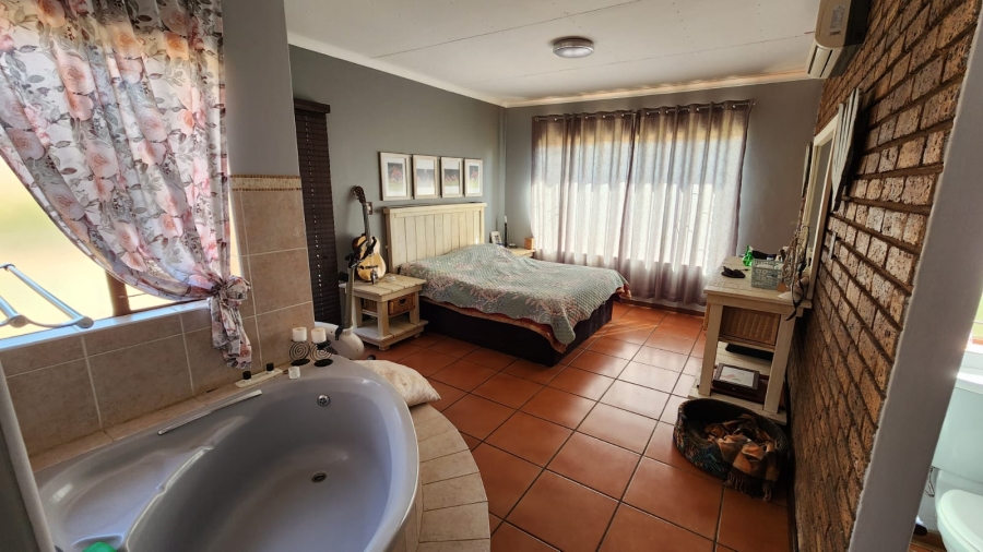 5 Bedroom Property for Sale in Doornpoort Gauteng