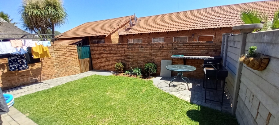 2 Bedroom Property for Sale in Annlin Gauteng