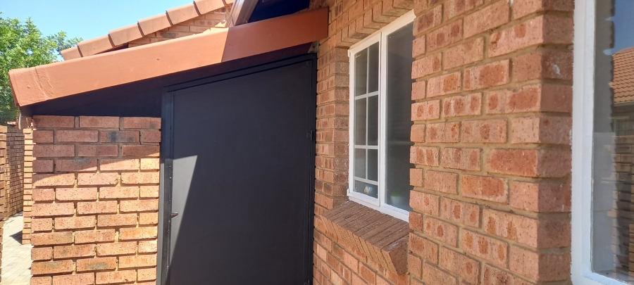 2 Bedroom Property for Sale in Annlin Gauteng