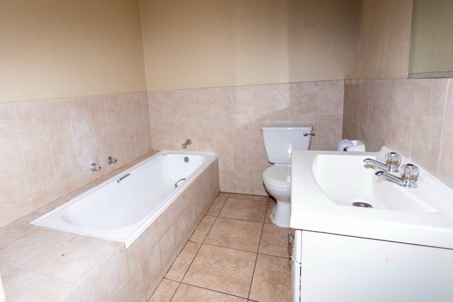 2 Bedroom Property for Sale in Vorna Valley Gauteng