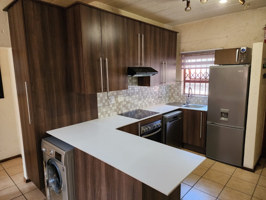 2 Bedroom Property for Sale in Sunninghill Gauteng