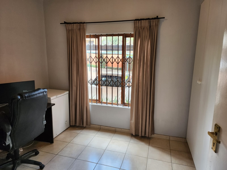 2 Bedroom Property for Sale in Sunninghill Gauteng