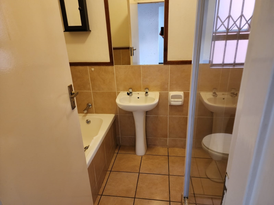 2 Bedroom Property for Sale in Sunninghill Gauteng