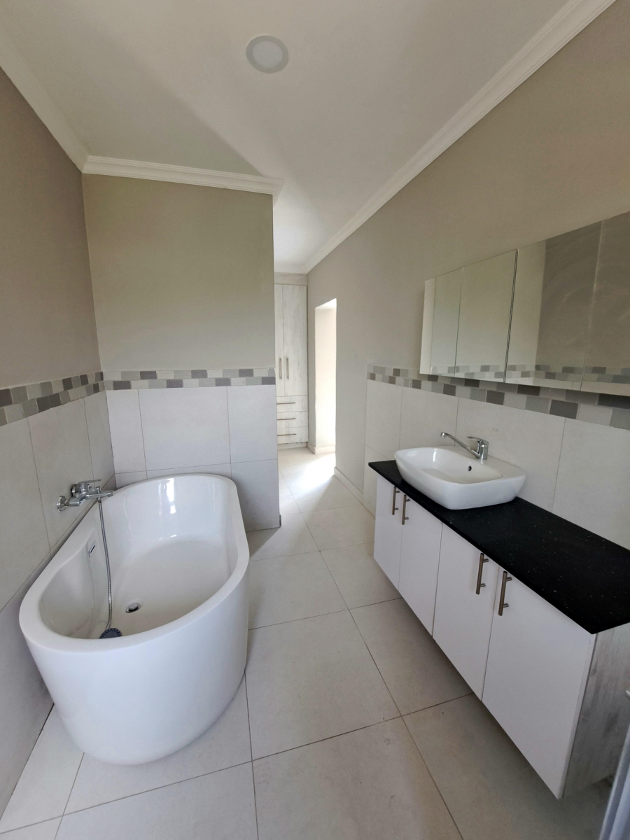 6 Bedroom Property for Sale in Glen Erasmia Gauteng