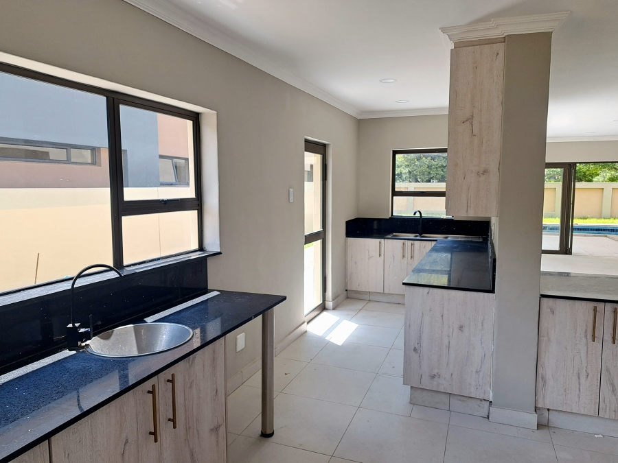 6 Bedroom Property for Sale in Glen Erasmia Gauteng