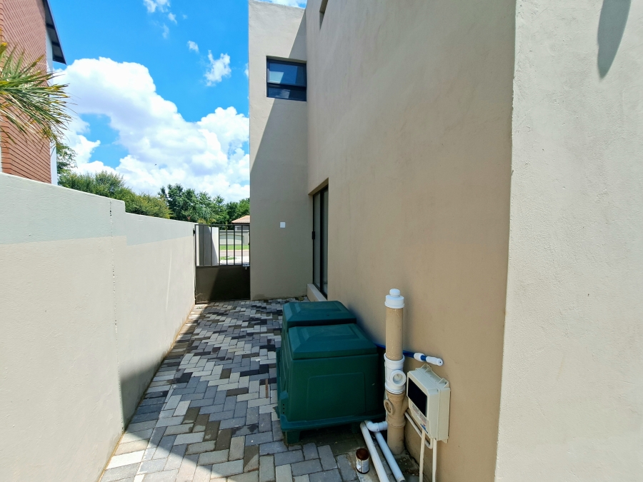 6 Bedroom Property for Sale in Glen Erasmia Gauteng