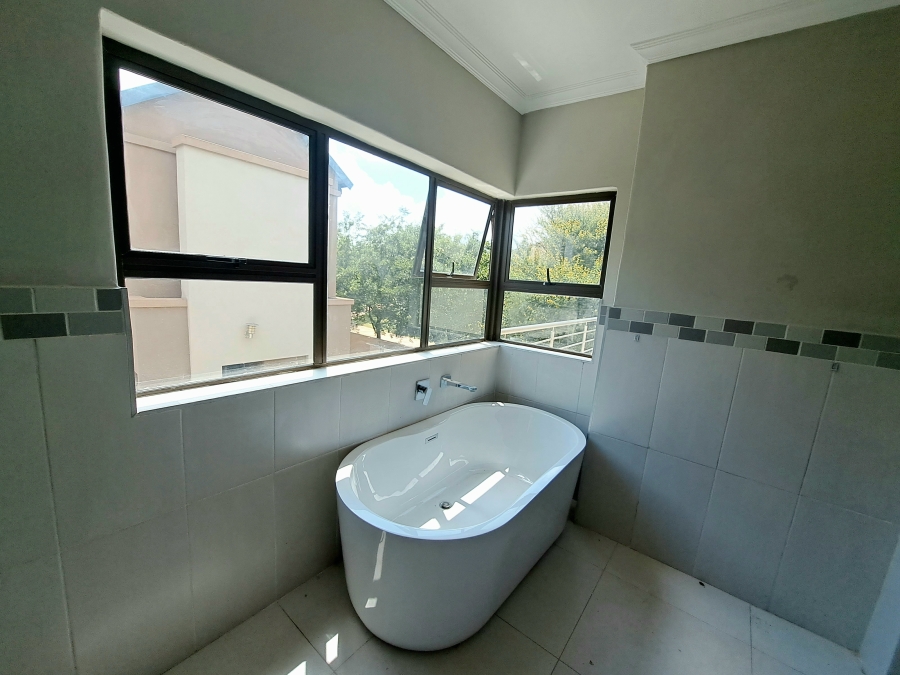 6 Bedroom Property for Sale in Glen Erasmia Gauteng