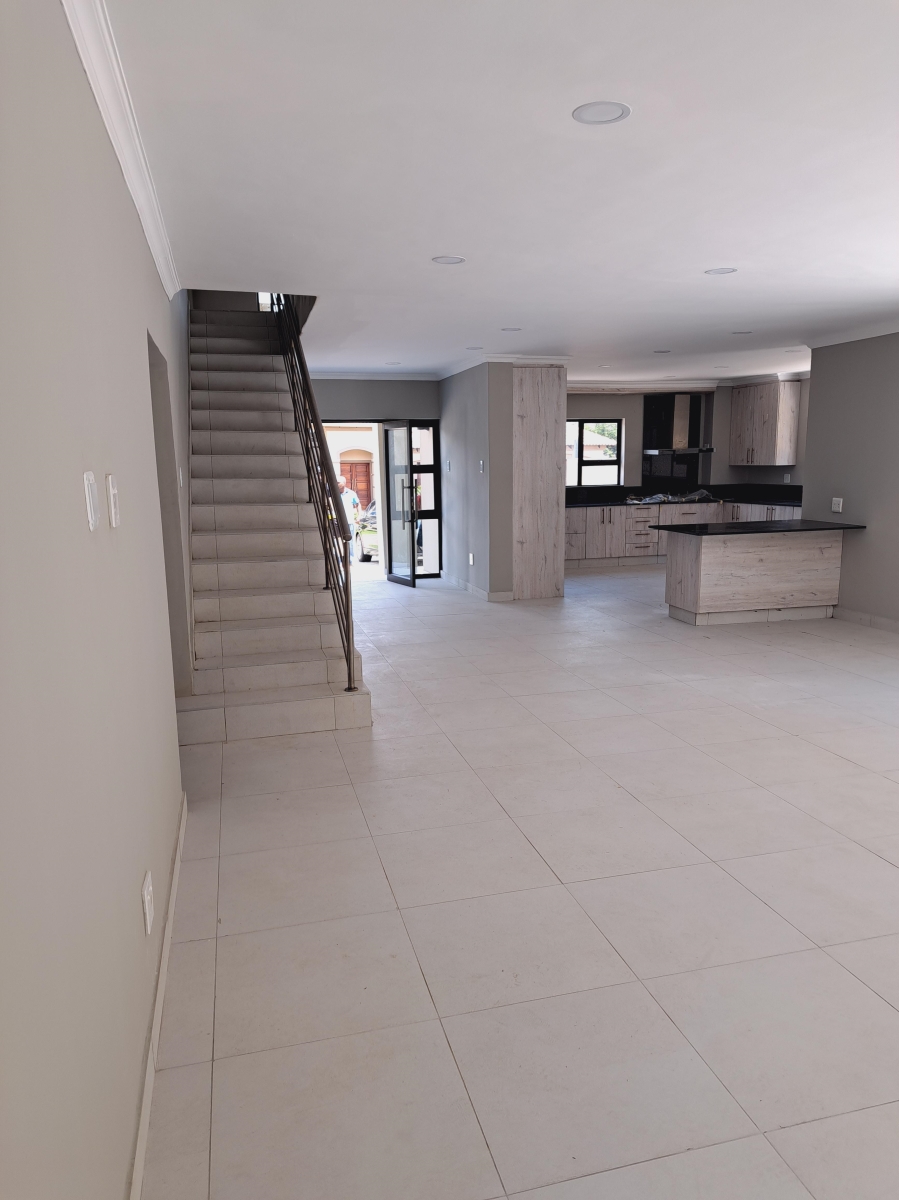 6 Bedroom Property for Sale in Glen Erasmia Gauteng