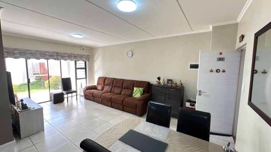 3 Bedroom Property for Sale in Oakdene Gauteng