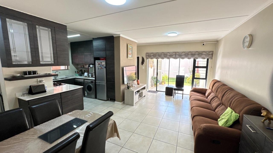 3 Bedroom Property for Sale in Oakdene Gauteng