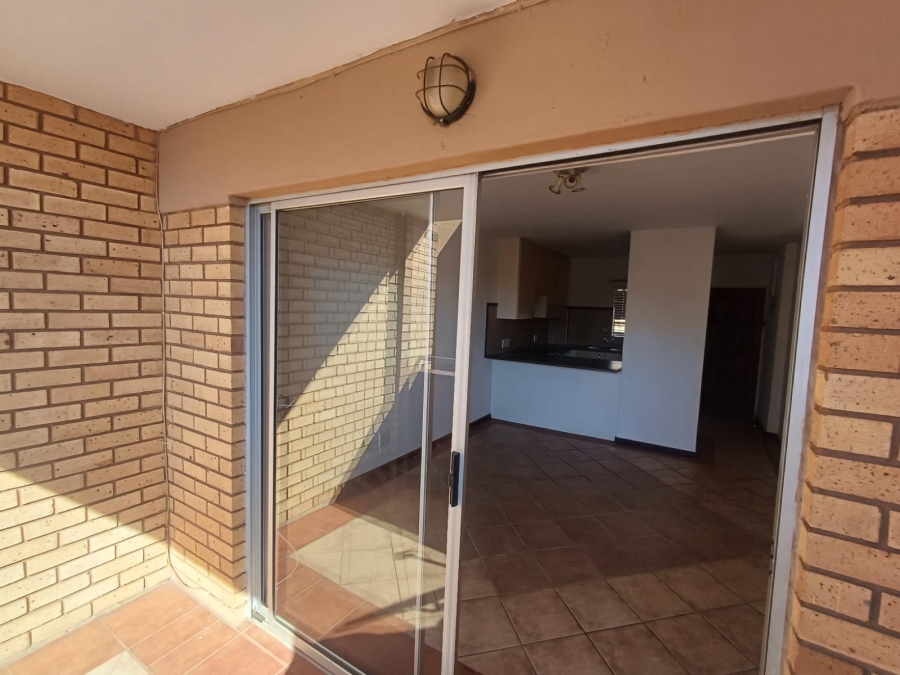 2 Bedroom Property for Sale in Die Hoewes Gauteng