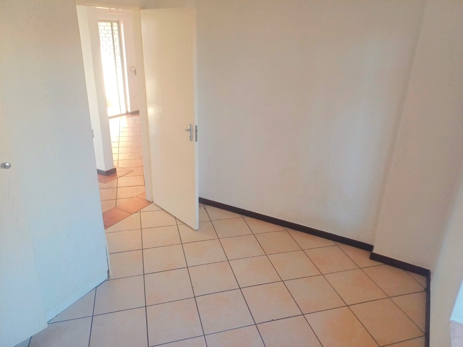 2 Bedroom Property for Sale in Die Hoewes Gauteng