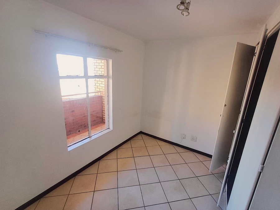 2 Bedroom Property for Sale in Die Hoewes Gauteng