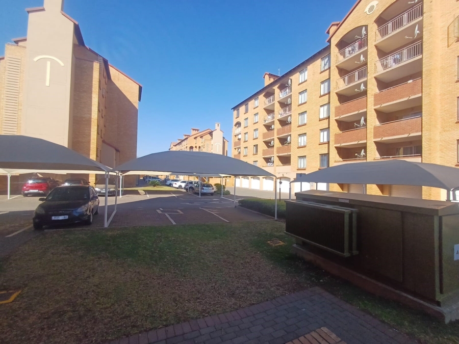 2 Bedroom Property for Sale in Die Hoewes Gauteng