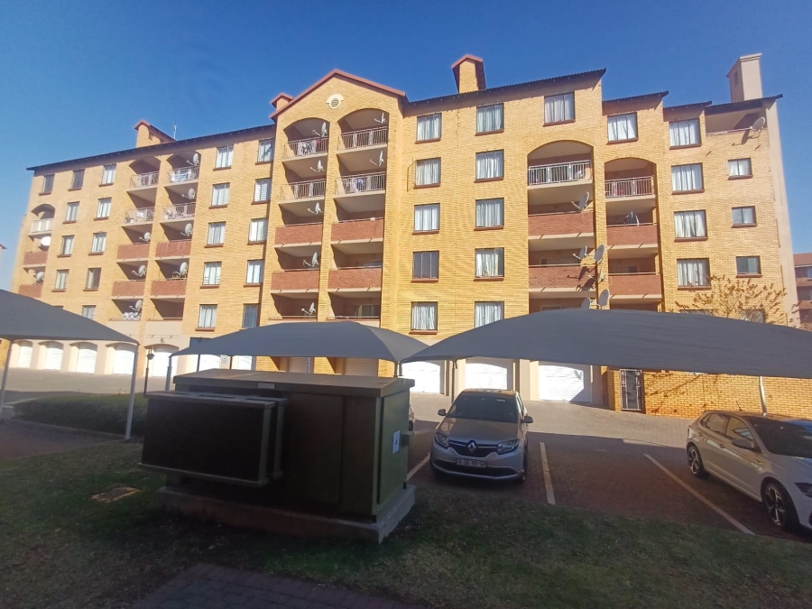 2 Bedroom Property for Sale in Die Hoewes Gauteng