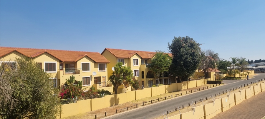 2 Bedroom Property for Sale in Sundowner Gauteng