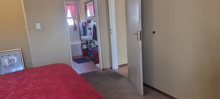 2 Bedroom Property for Sale in Sundowner Gauteng