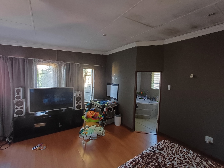 4 Bedroom Property for Sale in Noordheuwel Gauteng