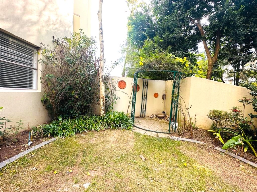 To Let 2 Bedroom Property for Rent in Sandown Gauteng