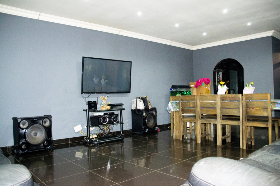 4 Bedroom Property for Sale in Larrendale Gauteng