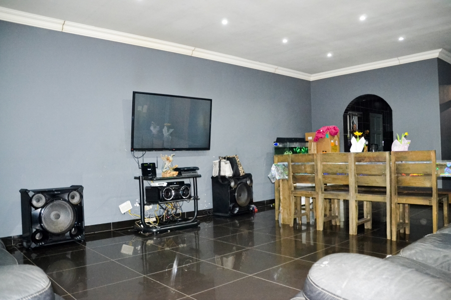 4 Bedroom Property for Sale in Larrendale Gauteng