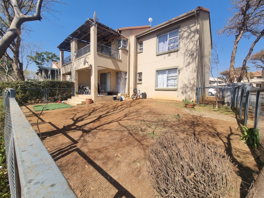 2 Bedroom Property for Sale in Leeuwenhof Estate Gauteng