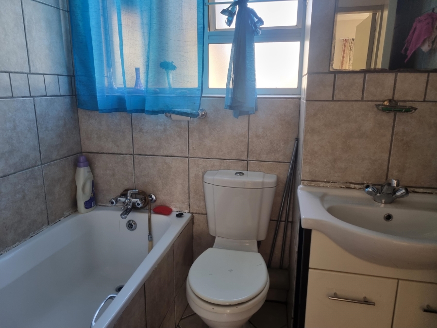 2 Bedroom Property for Sale in Leeuwenhof Estate Gauteng