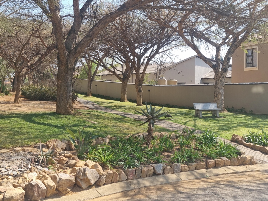 2 Bedroom Property for Sale in Leeuwenhof Estate Gauteng