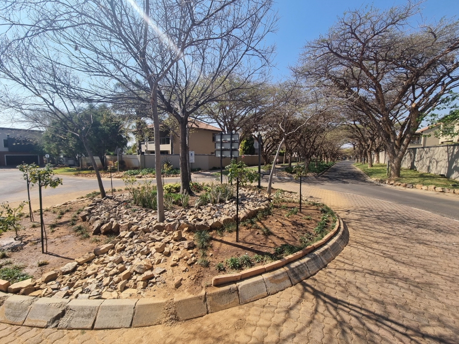 2 Bedroom Property for Sale in Leeuwenhof Estate Gauteng