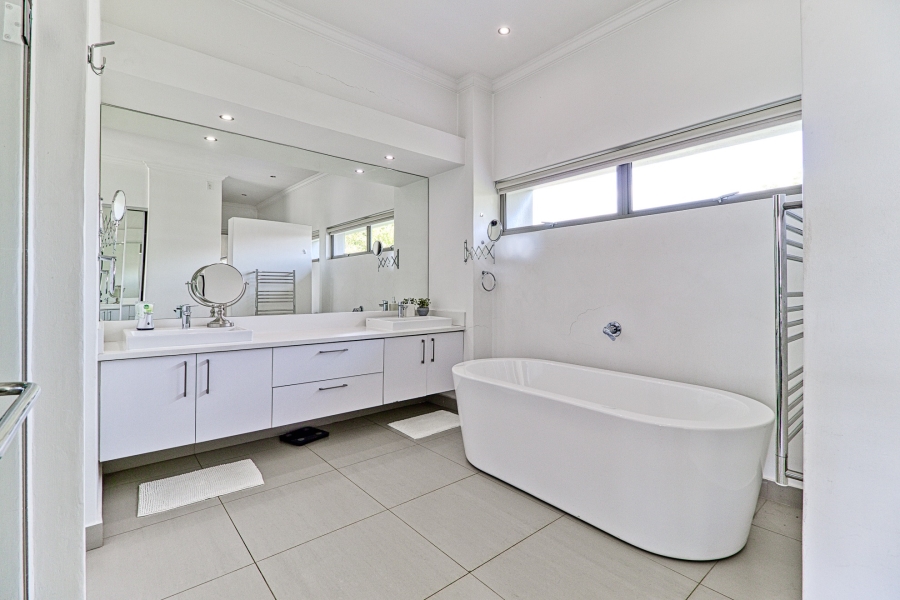 4 Bedroom Property for Sale in Helderfontein Estate Gauteng