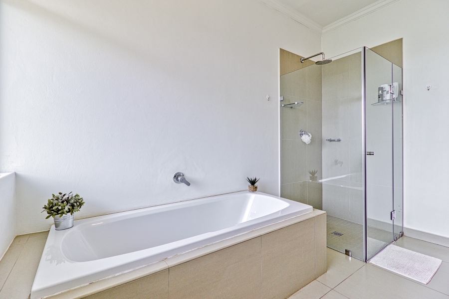 4 Bedroom Property for Sale in Helderfontein Estate Gauteng