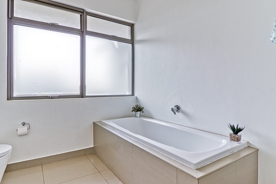 4 Bedroom Property for Sale in Helderfontein Estate Gauteng