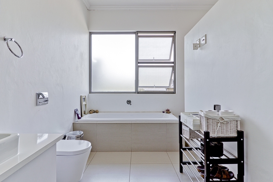 4 Bedroom Property for Sale in Helderfontein Estate Gauteng