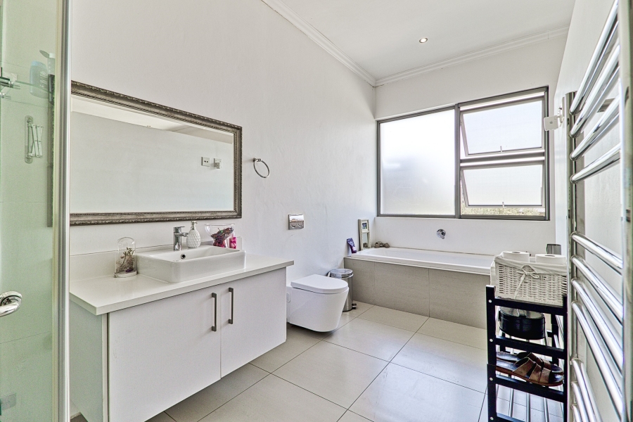 4 Bedroom Property for Sale in Helderfontein Estate Gauteng