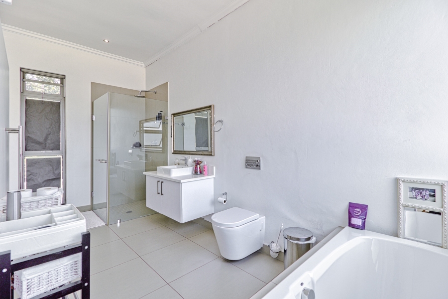 4 Bedroom Property for Sale in Helderfontein Estate Gauteng