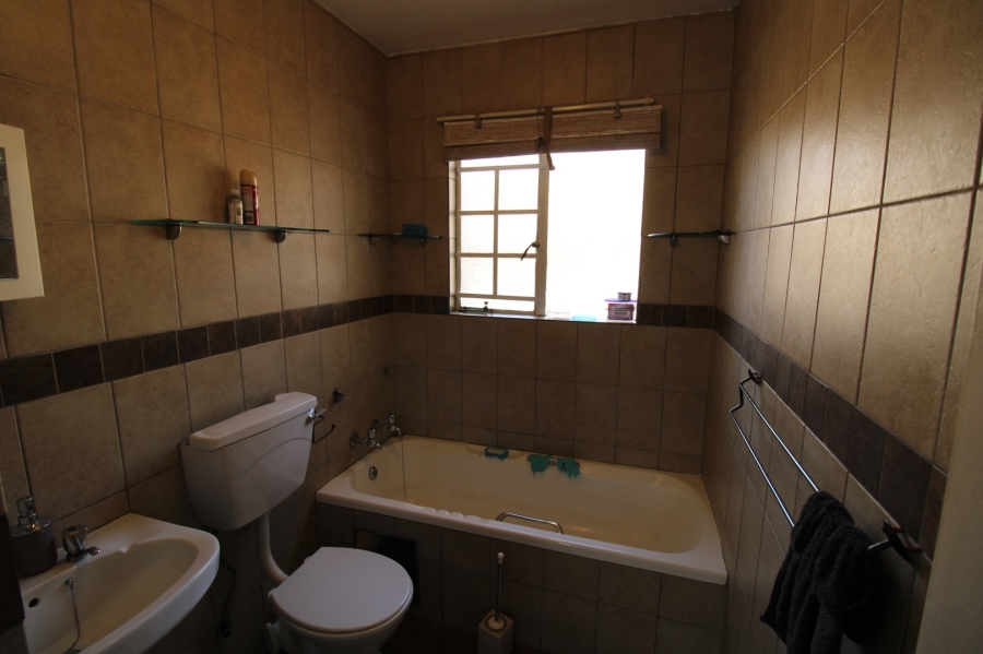 To Let 3 Bedroom Property for Rent in Lonehill Gauteng