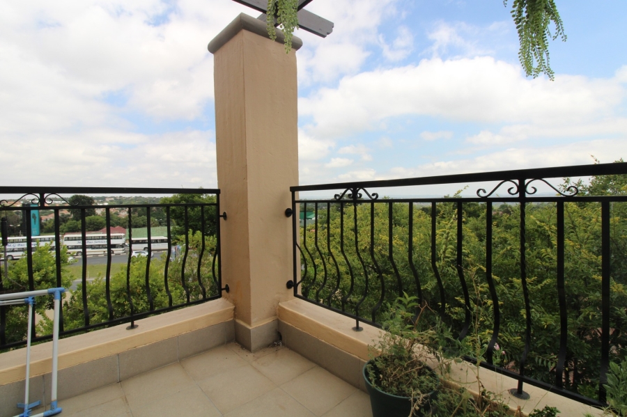 1 Bedroom Property for Sale in Lonehill Gauteng